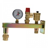 Группа подключения мембранного бака Watts GAG/MR20 — Группа безопасности для монтажа мембранного расширительного бака в закрытой отопительной системе, подключение 3/4". Состоит из автоматического воздухоотводчика MV10R, предохранительного клапана 3 бар, манометра MHR 63/4 с запорным клапаном и монтажной консоли c присоединительной арматурой Fixfl ex SK 20, которая позволяет отсоединять заполненный бак без опорожнения системы.
