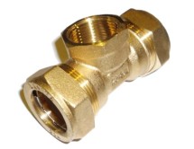 Тройник для гофрированной трубы Lavita T/S 25*1*25  —  Резьбовые фитинги для водопроводных и газопроводных стальных труб изготовляют с цилиндрической резьбой.Фитинги для гофрированной нержавеющей трубы Lavita имеют то же назначение, что и фитинги для металлических. Для их стыковки с трубами используется цанговое соединение. Также они бывают переходными с цангового на резьбовое соединение, для стыковки гофрированных труб и труб металлических, пластиковых труб.